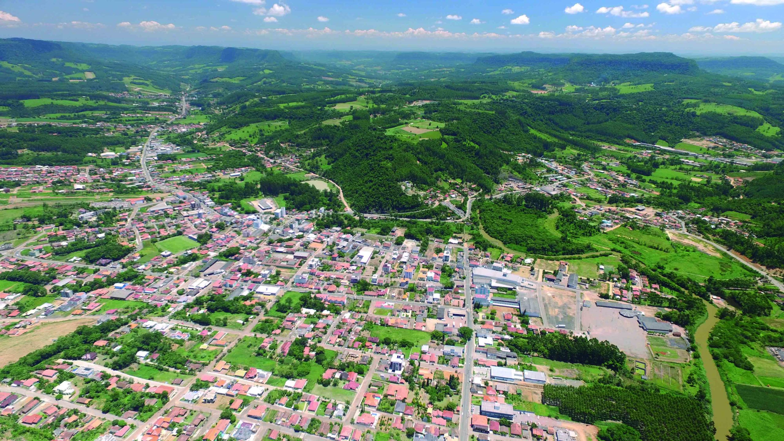 Vista parcial do Centro e bairros Rio Ferro e Niterói